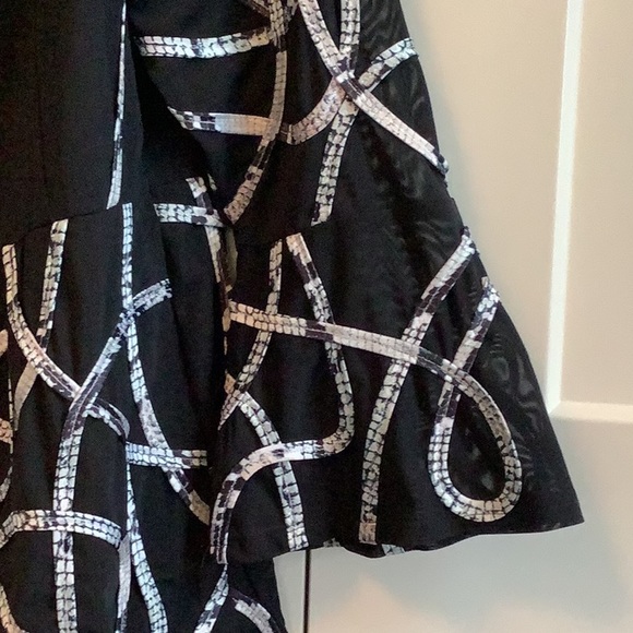 Elegant Frank Lyman Sheer Jacket with lace detail - Picture 4 of 6